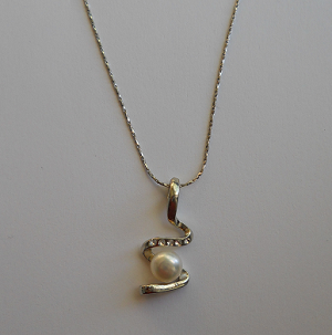 Collier pendentif perle d'eau douce blanche