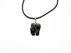 Pendentif en hématite éléphant