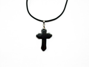 Pendentif en hématite croix