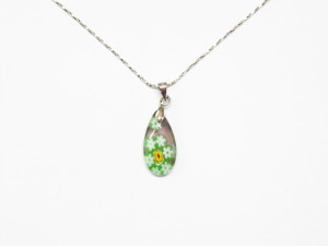 Collier pendentif en verre murano